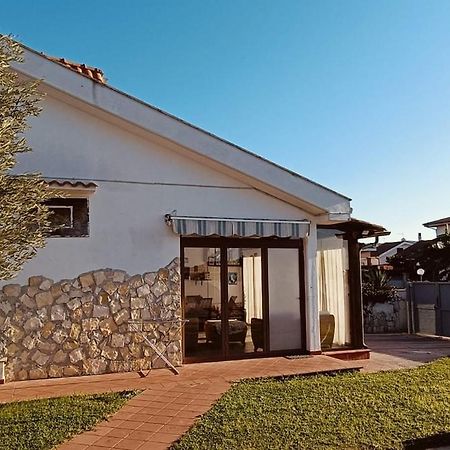 Villa Mery L'Americano Exteriör bild